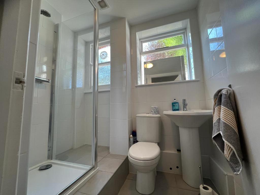 Complete One Bedroom Flat In Chiswick London, Fully Furnished Extérieur photo