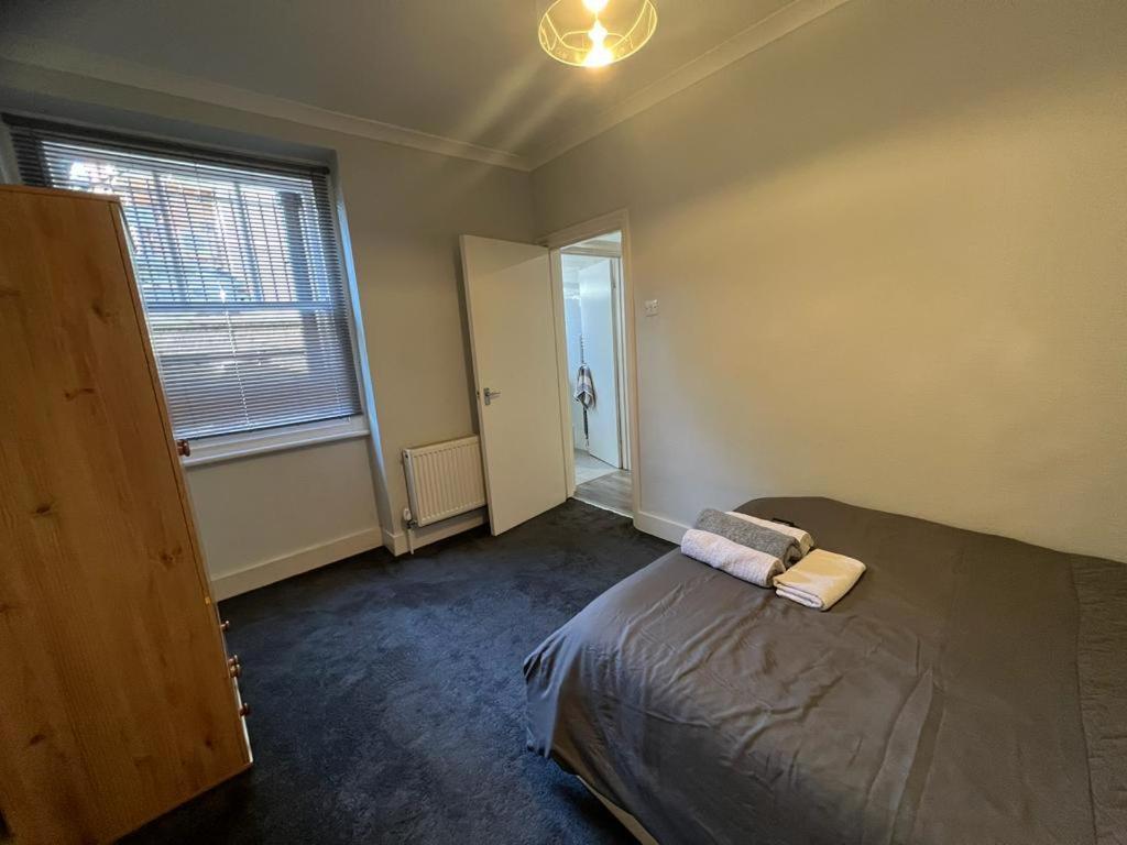 Complete One Bedroom Flat In Chiswick London, Fully Furnished Extérieur photo