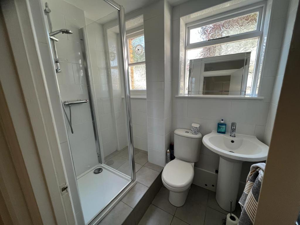 Complete One Bedroom Flat In Chiswick London, Fully Furnished Extérieur photo