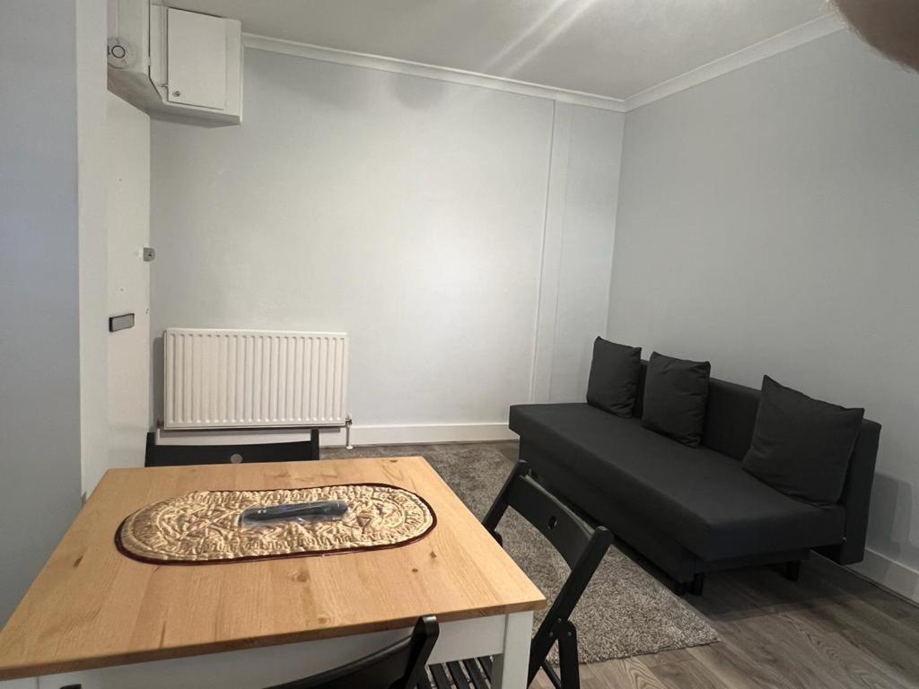 Complete One Bedroom Flat In Chiswick London, Fully Furnished Extérieur photo